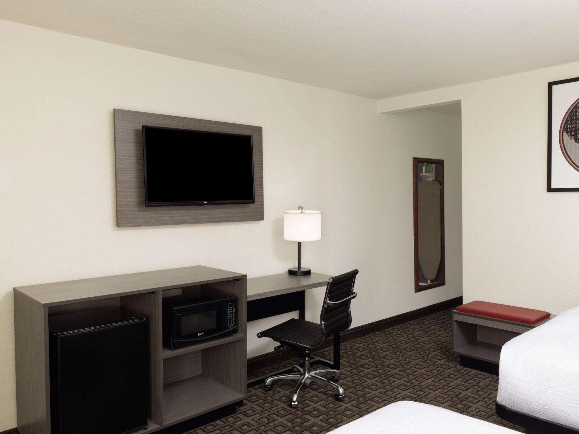Ramada By Wyndham Elko Hotel At Stockmen'S Casino Екстер'єр фото
